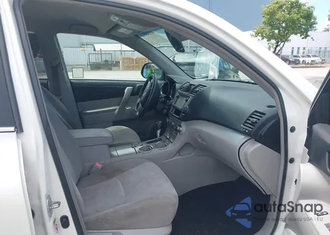 2013 Toyota Highlander z USA, uszkodzony, nr VIN 5TDZA3EH7DS031642